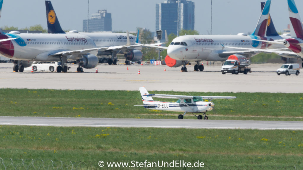 Cessna 152 D-EIJJ, EDDS (STR) VFH Stuttgart, ABA Aero-Beta Flight Training, Flugzeuge 2022