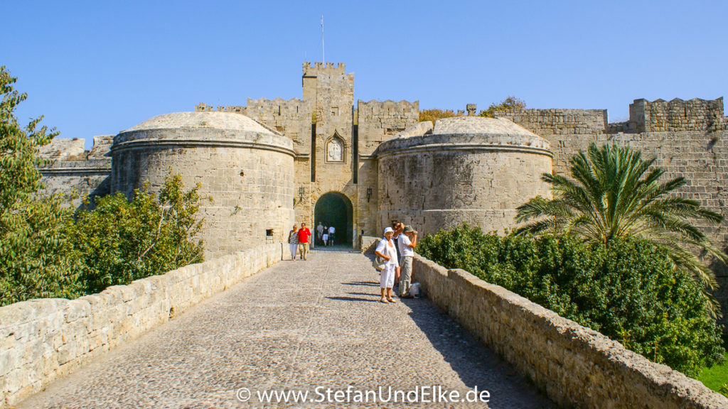 Festungsmauern und Wallgraben der Altstadt von Rhodos