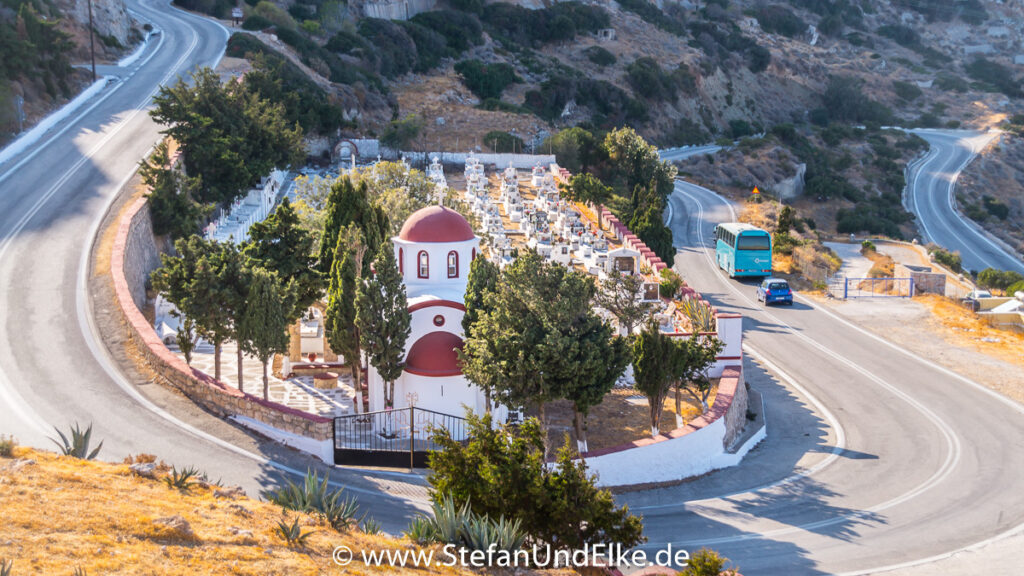 Kirche St. Konstantin und St. Helena und der Friedhof von Menetes