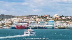 Autofähren Im Hafen von Paloukia