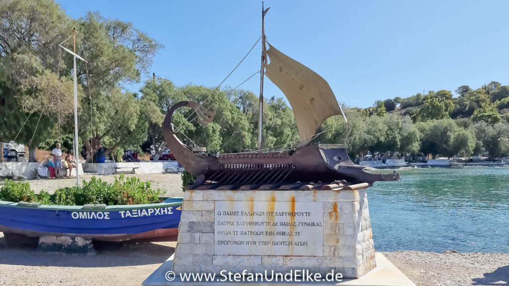 Skulpturen in Kolones (Paitiri Beach)