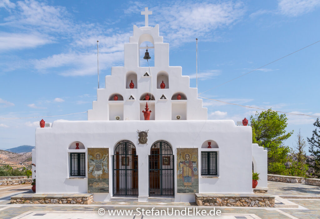 Die Kirche Panagia Eleftherotria auf einem Hügel in Salamis