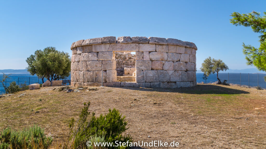 Zyklisches Gräbermonument Kolones