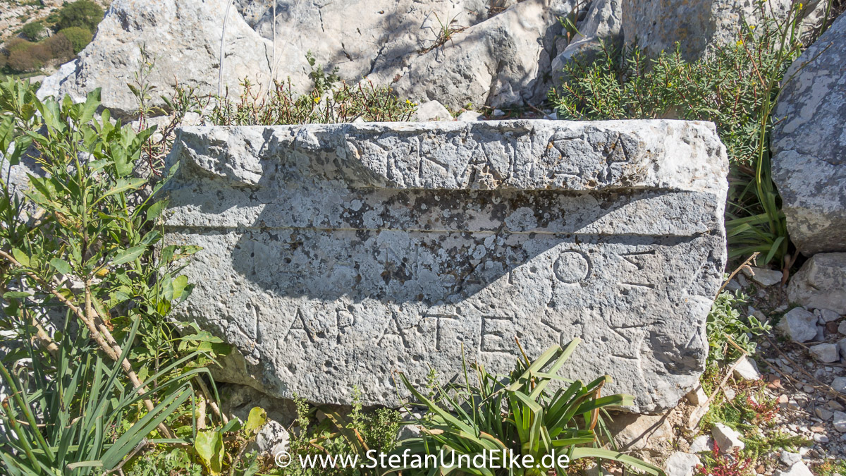 Inschrift - ISANDROS IARATEVS