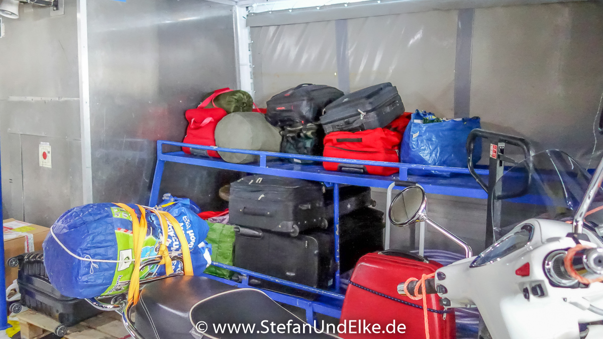 Von Rhodos nach Chalki: Garage und Kofferablage an Board der Dodekanisos Seaways