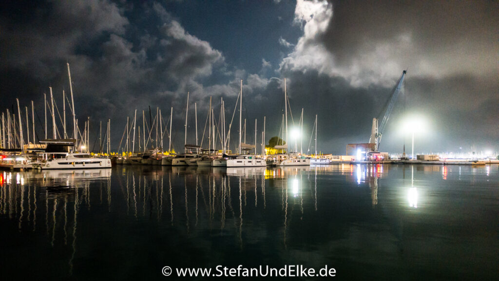 Der Hafen von Preveza am Abend