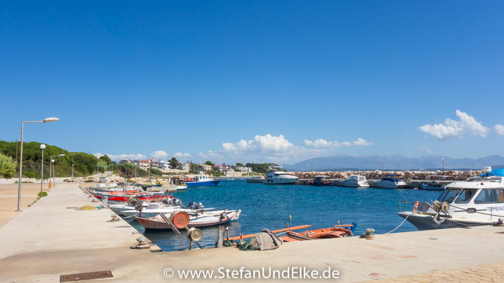 Der Fischereihafen Pantokratora in Preveza