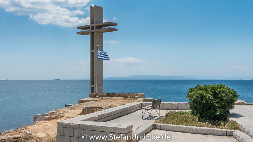 Das große Kreuz, das Denkmal der Seefahrer in Piräus 