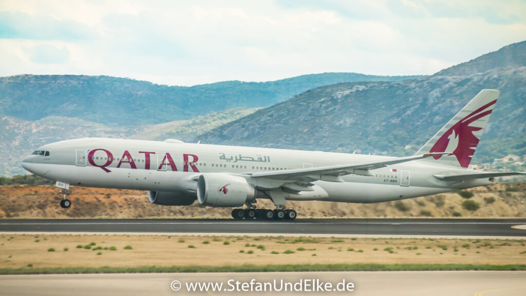 Boeing 777-2DZ(LR) A7-BBH, LGAV (ATH) Flughafen Athen, QTR (QR) Qatar Airways