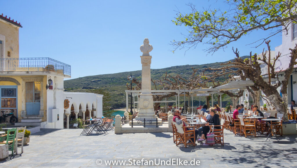 Pause an der Platia Kairi, direkt am Archäologischen Museum der Stadt