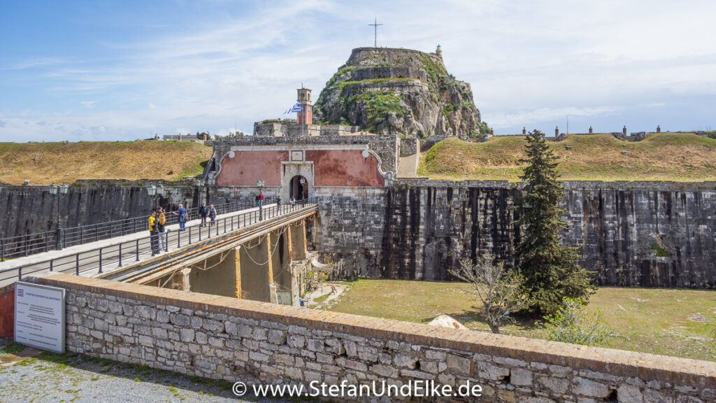 Der Eingang zur Alten Festung in Korfu-Stadt (Kerkyra)