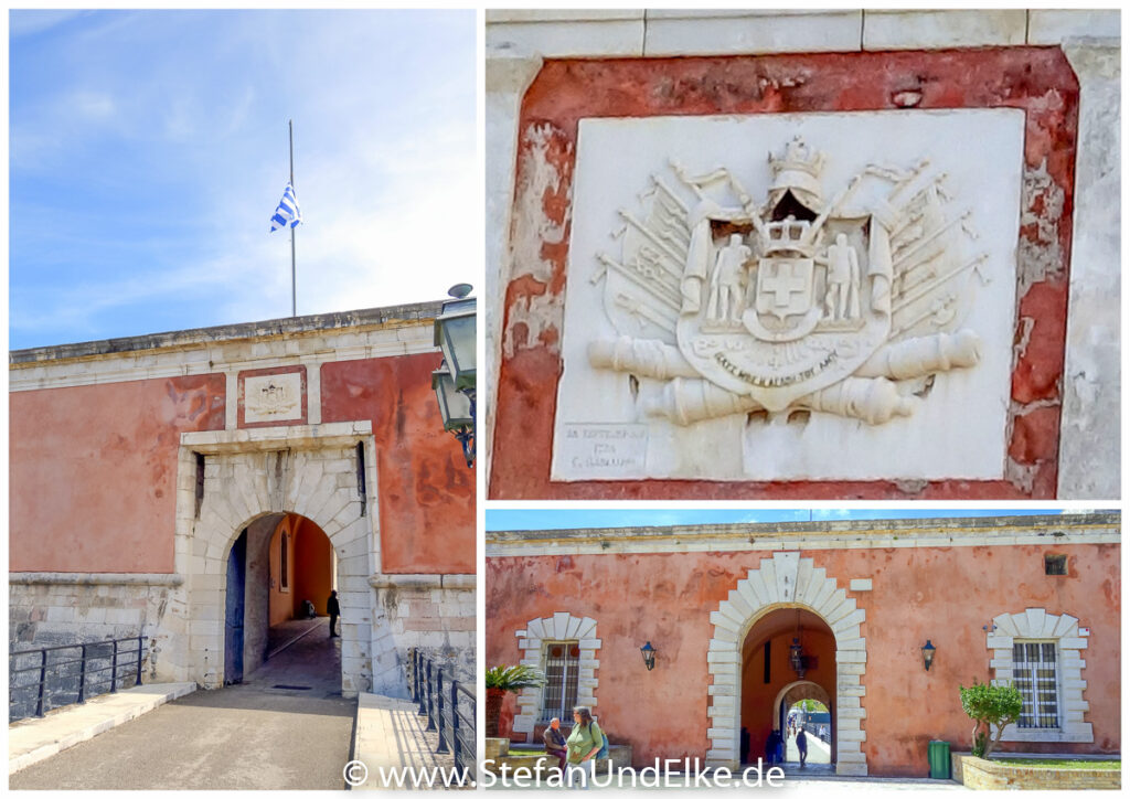 Der gewölbte Eingang der alten Festung auf der Insel Korfu