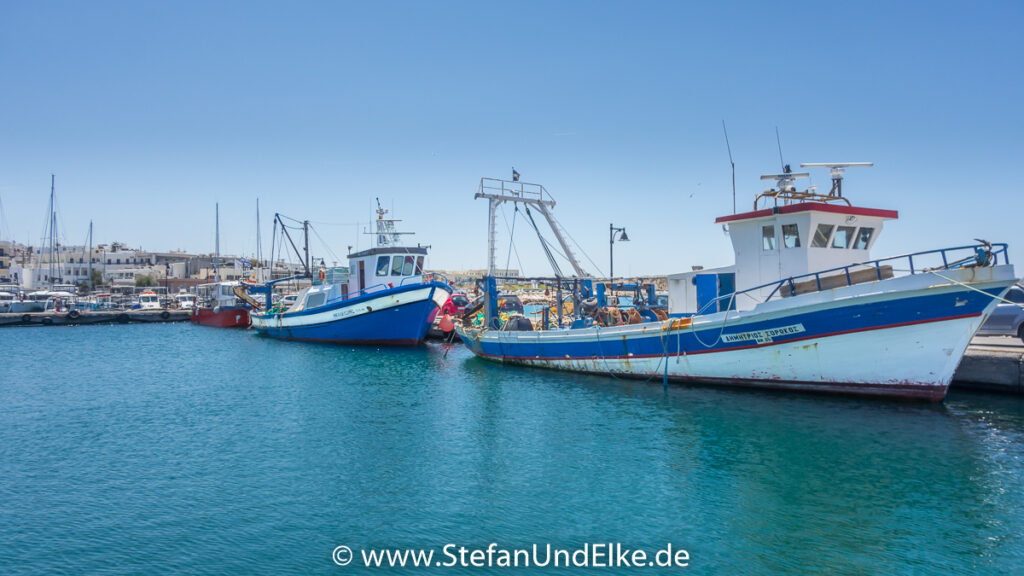 Fischerboot im Hafen von Naxos Stadt