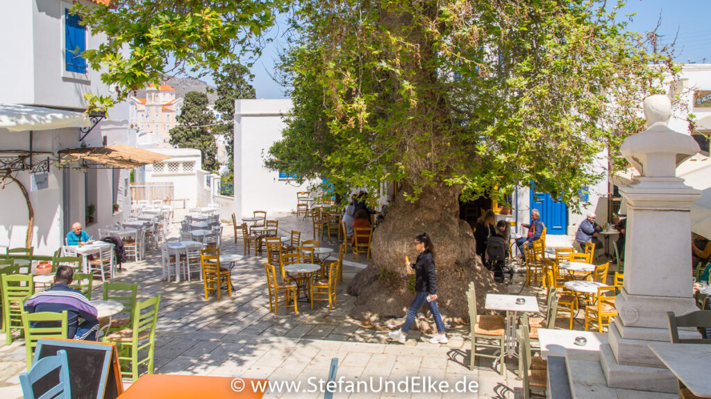 Die Platia in Pyrgos auf der Insel Tinos