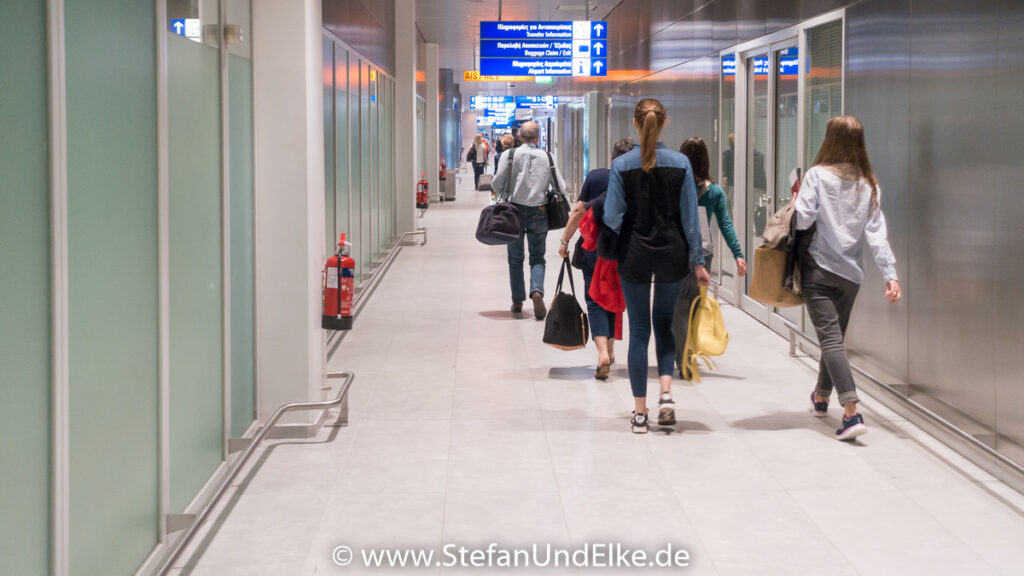 Ankunft am Flughafen Athen