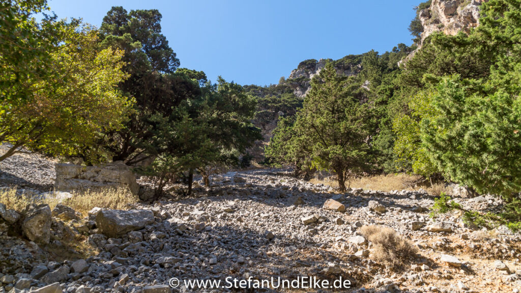 Das ausgetrocknete Bachbett ist gut begehbar  (Imbros Schlucht)